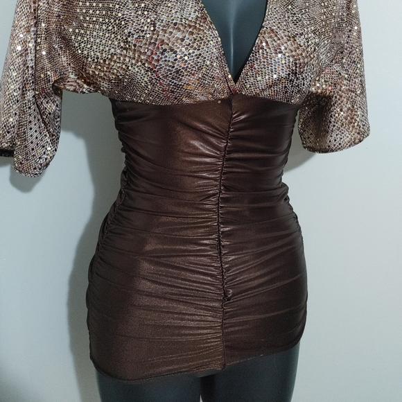 Sexy Top with jowelry on the back - Picture 2 of 4